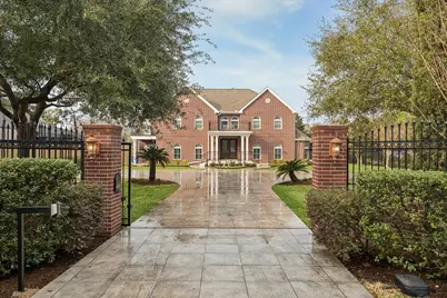 9206 Westview Drive, Houston, TX 77055 - Photo 37