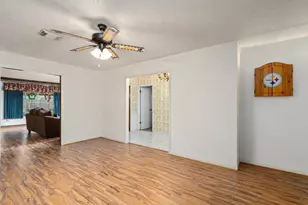 357 W Castle Harbour Dr, Friendswood, TX 77546 - Photo 5