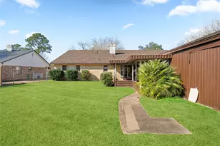 357 W Castle Harbour Dr, Friendswood, TX 77546 - Photo 23