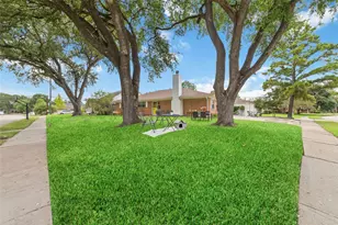 11011 Burdine St, Houston, TX 77096 - Photo 3