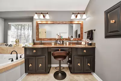 6 E Matisse Meadow Court, The Woodlands, TX 77382 - Photo 23