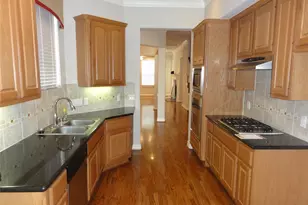 3211 Holly Crossing Dr, Houston, TX 77042 - Photo 3