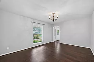 811 Thicket Ln, Houston, TX 77079 - Photo 9
