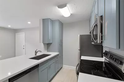 2201 Fountain View Drive #47, Houston, TX 77057 - Photo 7