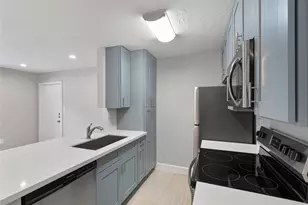 2201 Fountain View Dr, Houston, TX 77057 - Photo 7