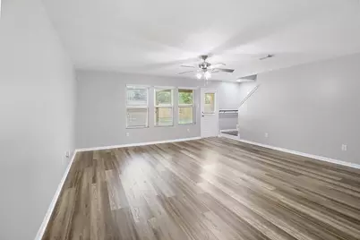 15607 Sheldon Ridge Way, Houston, TX 77044 - Photo 5