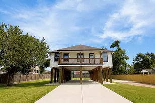 628 Oakdale St, Shoreacres, TX 77571 - Photo 1