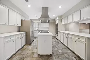 10327 Olympia Dr, Houston, TX 77042 - Photo 11