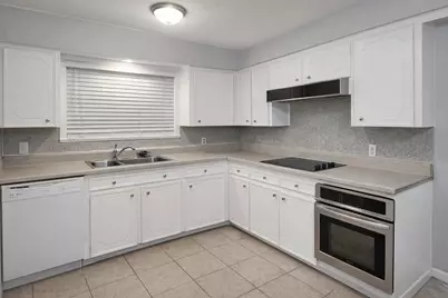 2118 17th Avenue, Texas City, TX 77590 - Photo 3