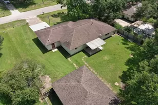 516 Dwyer St, Angleton, TX 77515 - Photo 3