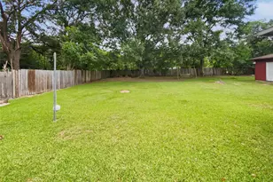 516 Dwyer St, Angleton, TX 77515 - Photo 15