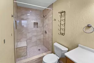 516 Dwyer St, Angleton, TX 77515 - Photo 11