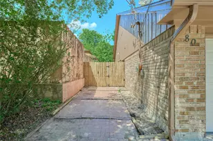80 Rolling Hills Dr, Conroe, TX 77304 - Photo 3