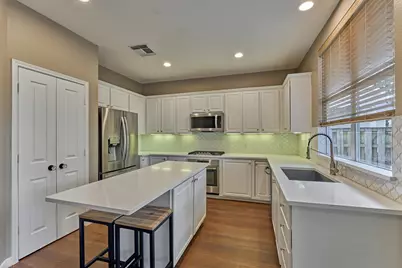 93 N Apple Springs Circle Circle, The Woodlands, TX 77382 - Photo 11