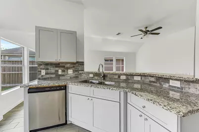 4407 Heritage Trail Drive Drive, Houston, TX 77047 - Photo 9