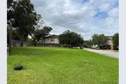 136 White Drive, Bellaire, TX 77401 - Photo 3