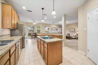 30 N Dragonwood Place, The Woodlands, TX 77381 - Photo 9
