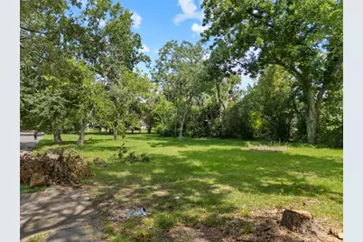 214 W Hunnicutt Street, Baytown, TX 77520 - Photo 5