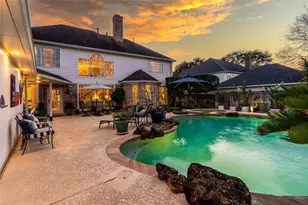 7910 Fall River Ct, Sugar Land, TX 77479 - Photo 3