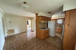 2570 Stadium Dr, Alvin, TX 77511 - Photo 9