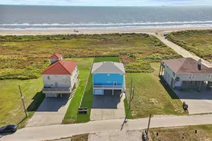 112 Ocean Shore Dr, Crystal Beach, TX 77650 - Photo 1