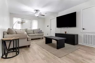 1401 Ave O, Huntsville, TX 77340 - Photo 5