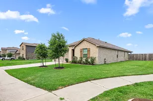 8002 Tamarind Ln, Baytown, TX 77521 - Photo 3