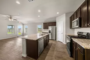 8002 Tamarind Ln, Baytown, TX 77521 - Photo 9