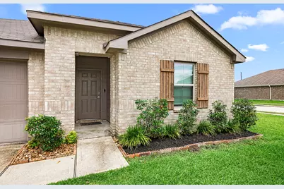 8002 Tamarind Lane, Baytown, TX 77521 - Photo 5