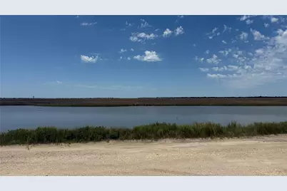 1326 N Tinkle Lane, Crystal Beach, TX 77650 - Photo 17