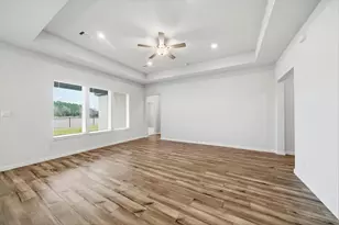 107 Lake Woodshore Ct, Clute, TX 77531 - Photo 11