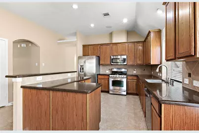 30411 Deleon Fields Drive, Spring, TX 77386 - Photo 9