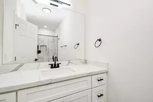 9734 Pelsey St, Houston, TX 77029 - Photo 11