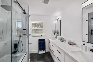 827 Thicket Ln, Houston, TX 77079 - Photo 27