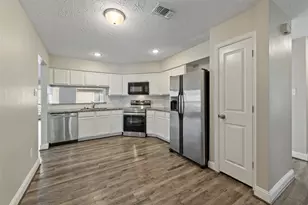 119 Wood Hollow Dr, League City, TX 77573 - Photo 3