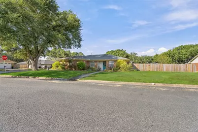 2701 Brook Bend Lane, El Campo, TX 77437 - Photo 5