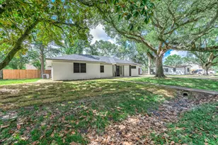 717 Cedar Lawn Dr, Alvin, TX 77511 - Photo 3