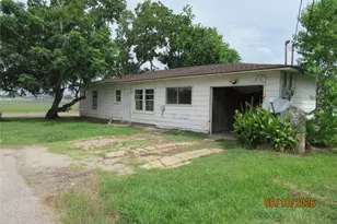 1755-57 Lynn Ln, Freeport, TX 77541 - Photo 5