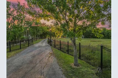 9731 Hadden Rd, Baytown, TX 77521 - Photo 5