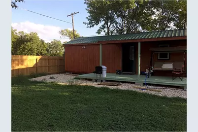 241 E Jackson Street, Bartlett, TX 76511 - Photo 3