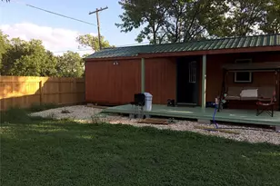 241 E Jackson St, Bartlett, TX 76511 - Photo 3