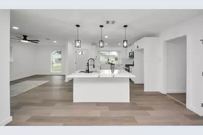 101 Talisman Street, Lake Jackson, TX 77566 - Photo 9