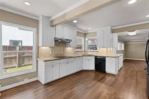 4373 Harvest Ln, Houston, TX 77004 - Photo 11