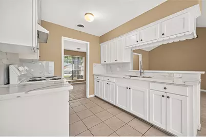 214 Crest Hill Drive, Conroe, TX 77301 - Photo 11