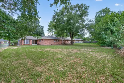 214 Crest Hill Drive, Conroe, TX 77301 - Photo 33