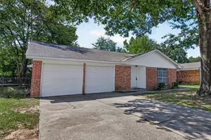 214 Crest Hill Dr, Conroe, TX 77301 - Photo 1