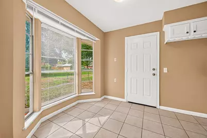 214 Crest Hill Drive, Conroe, TX 77301 - Photo 9