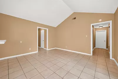214 Crest Hill Drive, Conroe, TX 77301 - Photo 5
