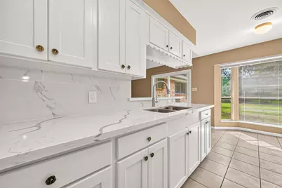 214 Crest Hill Drive, Conroe, TX 77301 - Photo 15
