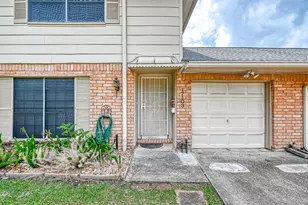 17103 Blackhawk Blvd, Friendswood, TX 77546 - Photo 3